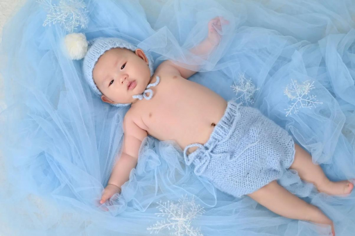 陇南孕妇在家站着分娩